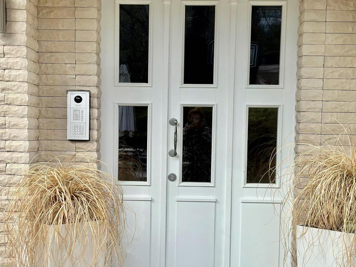 Villa Gloria - Fewo Suite บาเดนไวเลอร์ ภายนอก รูปภาพ