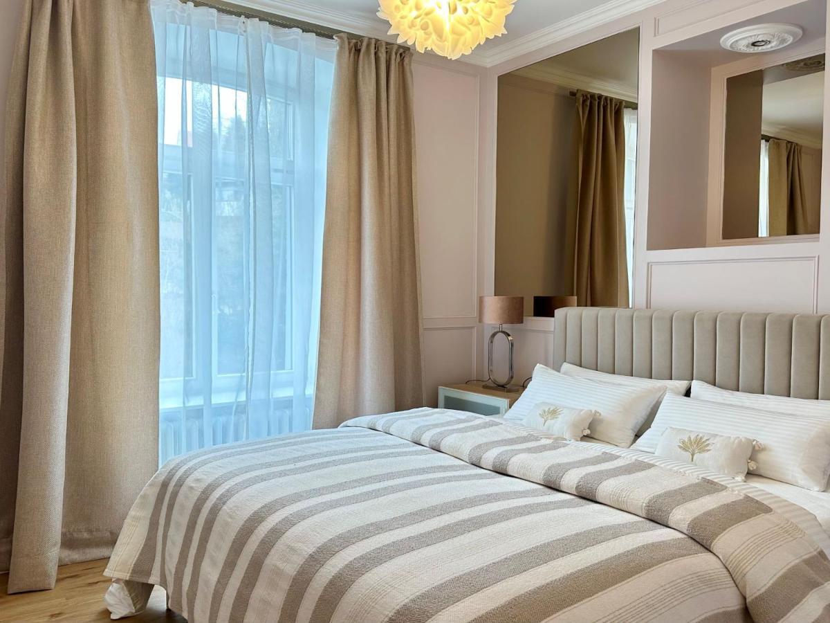 Villa Gloria - Fewo Suite บาเดนไวเลอร์ ภายนอก รูปภาพ